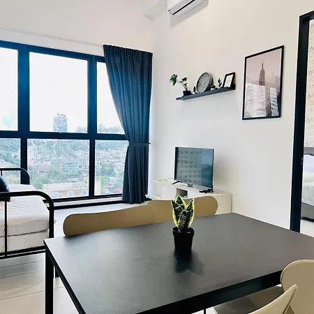 New 2Br Or 3Br Homey Getaway Stay 7 To 10 Pax At Urban Suites, Georgetown By Urban Staycation Lod